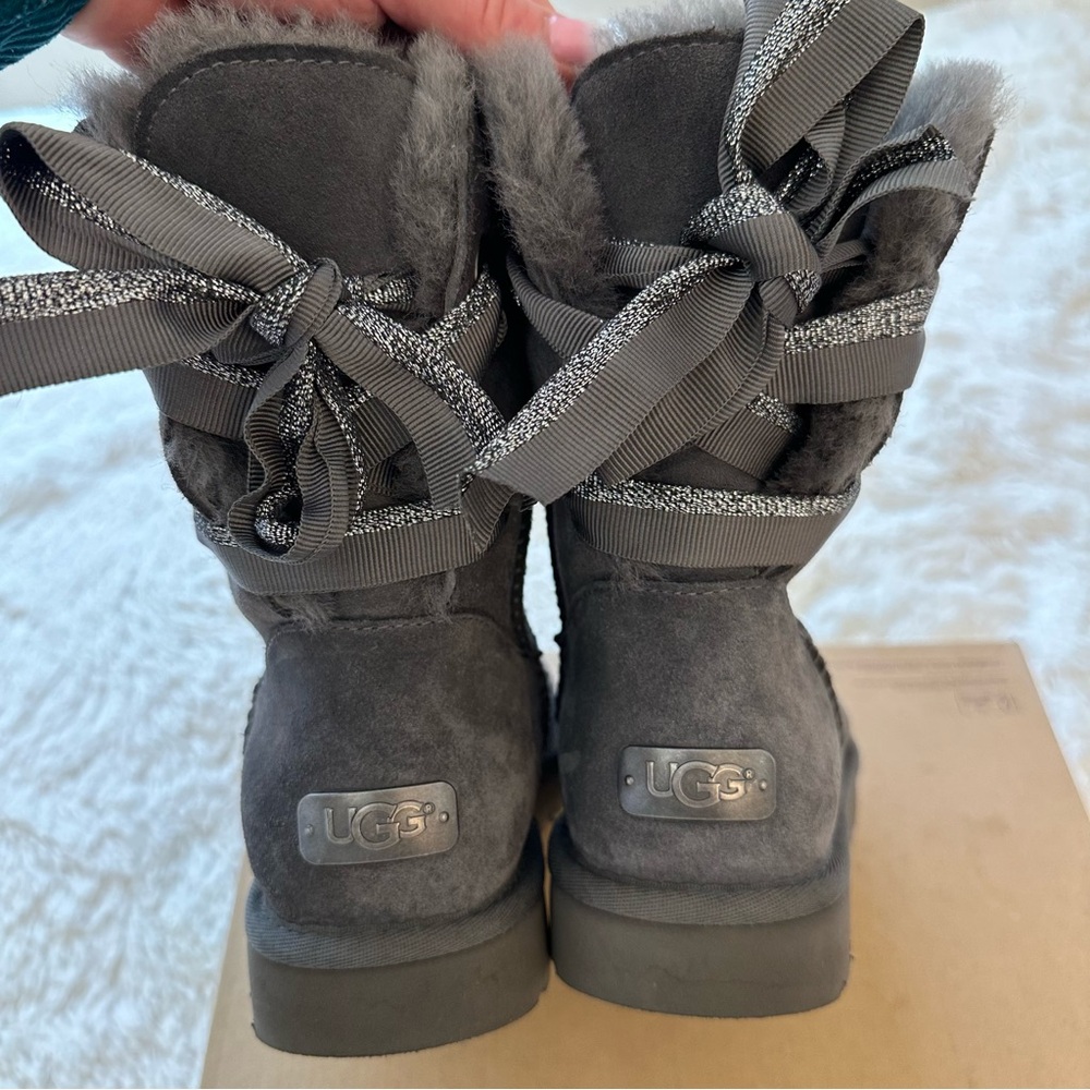 UGG Bailey Bow II Gray Suede Sheepskin Winter Boots Women’s Size 8 Fur Lined - Picture 4 of 10